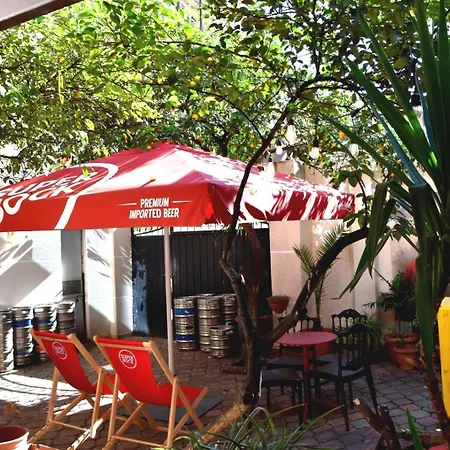 18 Hostel Τίρανα