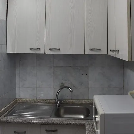 Hostel 18 Τίρανα